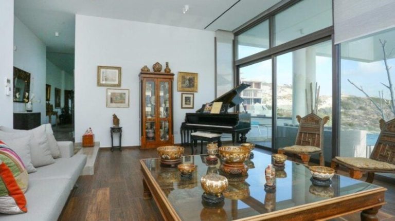 5 Bedroom Villa for Sale in Agios Tychonas, Limassol District