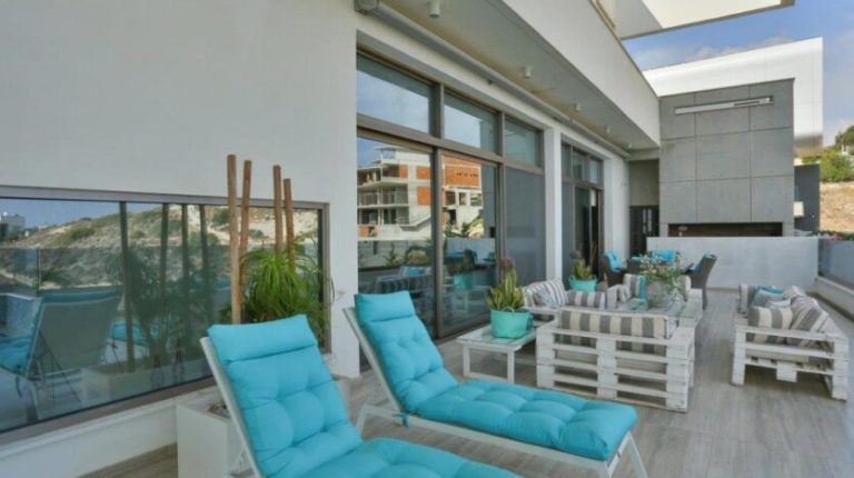 5 Bedroom Villa for Sale in Agios Tychonas, Limassol District