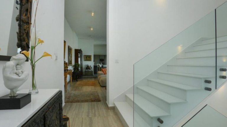 5 Bedroom Villa for Sale in Agios Tychonas, Limassol District
