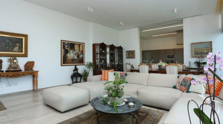 5 Bedroom Villa for Sale in Agios Tychonas, Limassol District