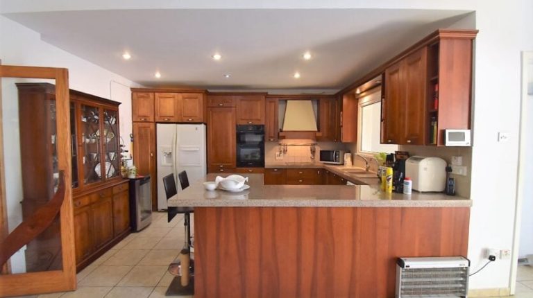 5 Bedroom Villa for Sale in Limassol District