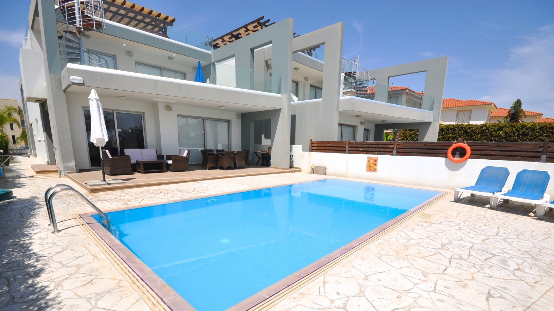 Faros Luxury Apartments (Beachfront)