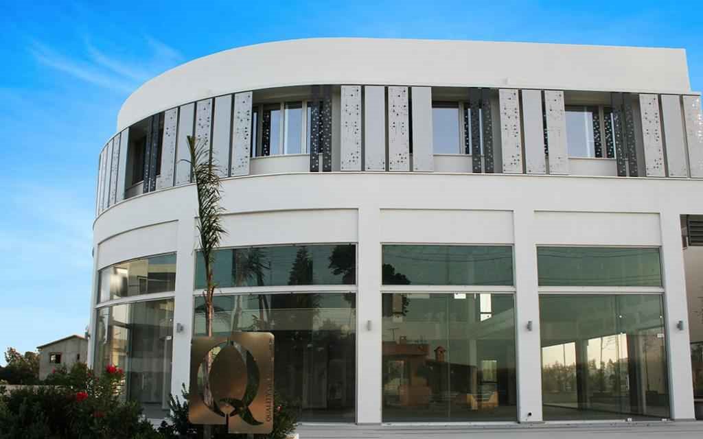 Latitudes A Commercial