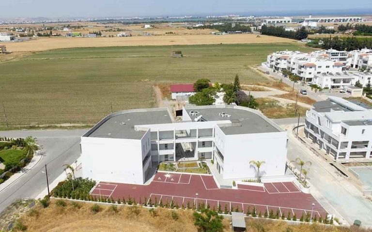 Latitudes A Commercial