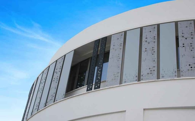 Latitudes A Commercial