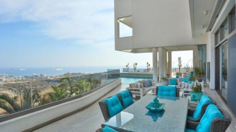5 Bedroom Villa for Sale in Agios Tychonas, Limassol District