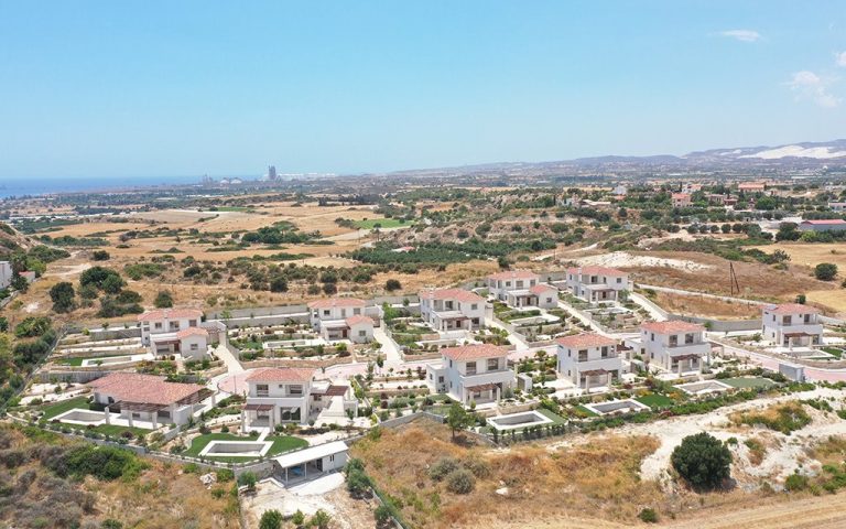 Maroni Hilltop Villas