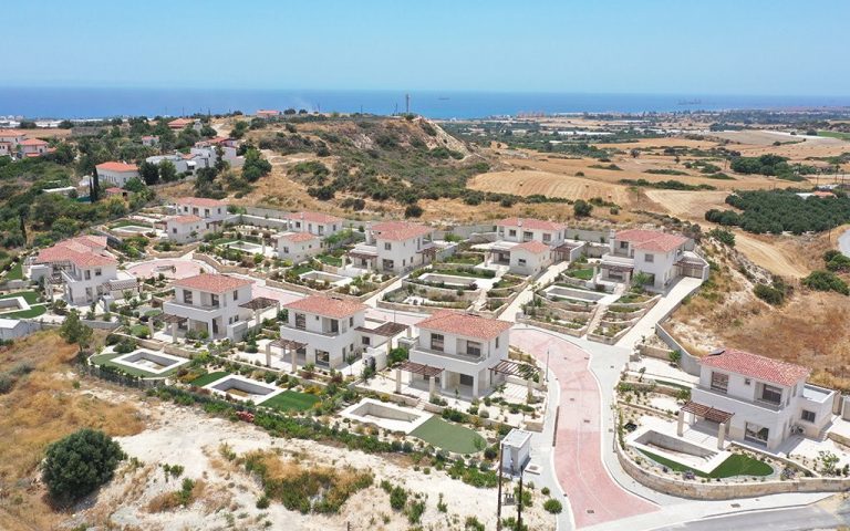Maroni Hilltop Villas