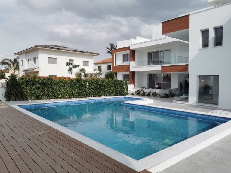 Plus 15 Tamara Gardens