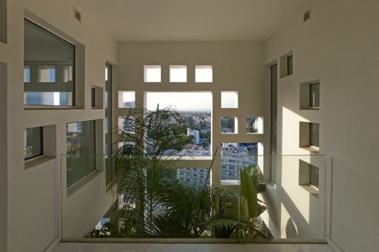 The White Walls (The Tower 25)