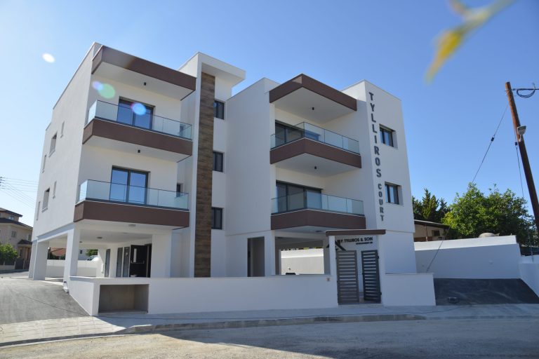 Tylliros Court