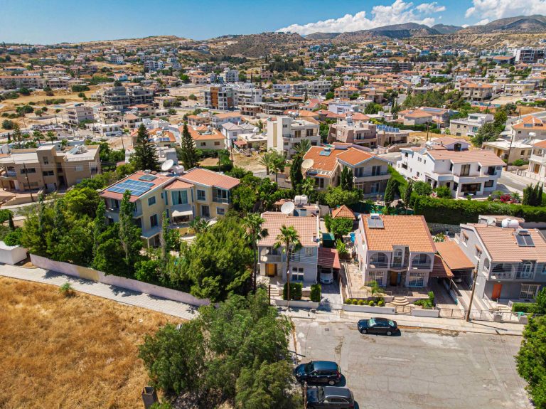 Villa In Agios Athanasios