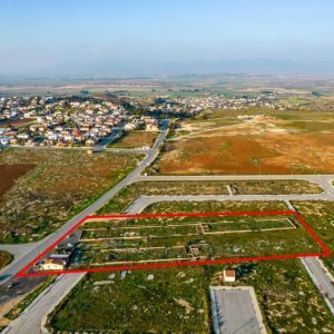 9,098m² Plot for Sale in Kokkinotrimithia, Nicosia District