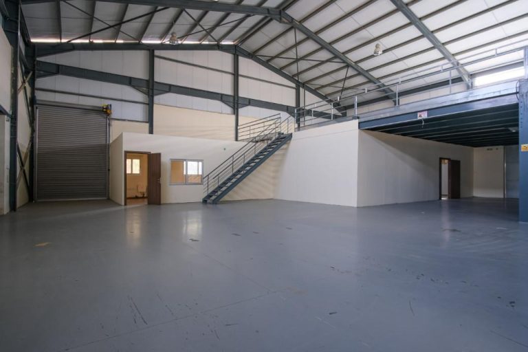 880m² Warehouse for Sale