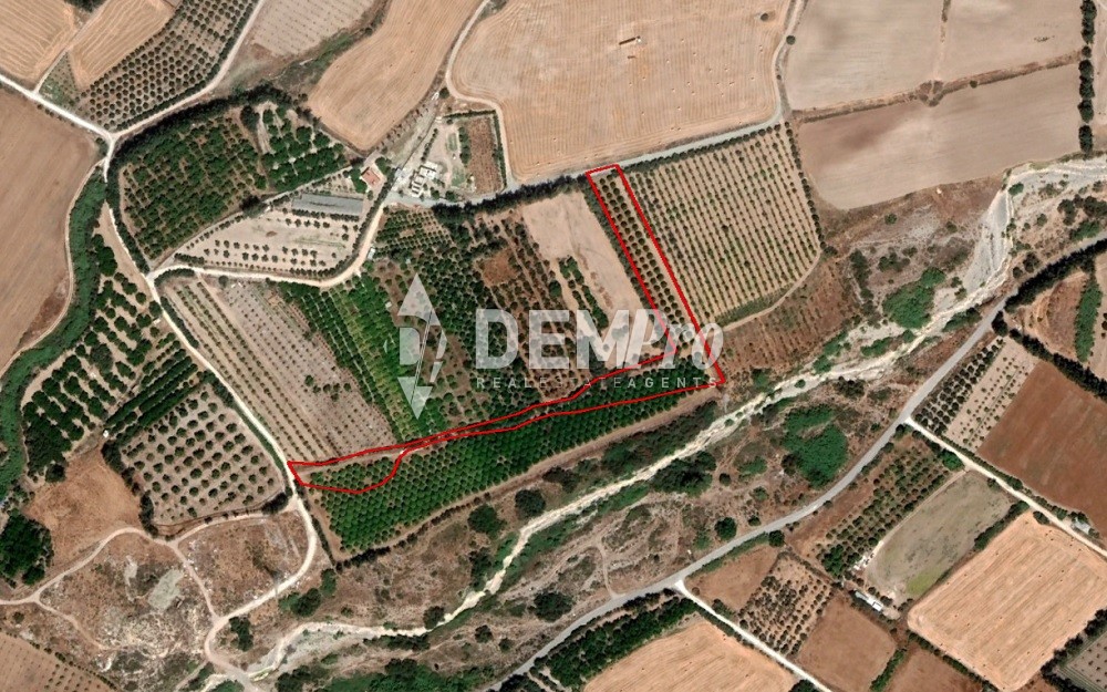 9,365m² Plot for Sale in Acheleia, Paphos District