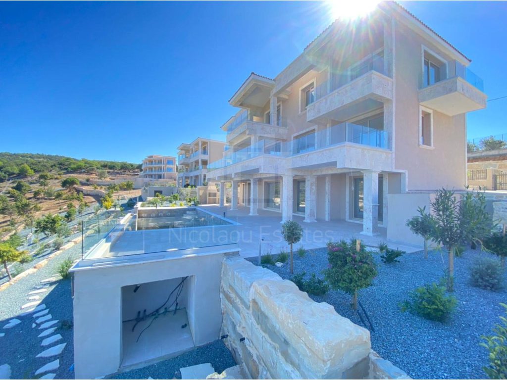 6+ Bedroom House for Sale in Peyia, Paphos District