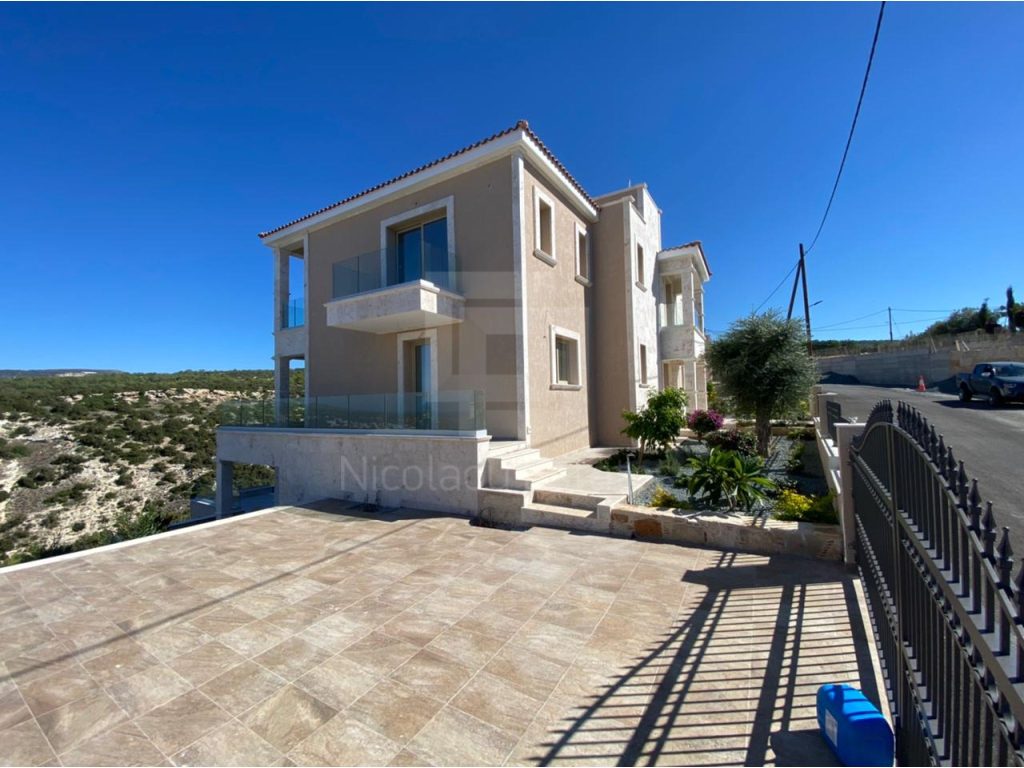 6+ Bedroom House for Sale in Peyia, Paphos District