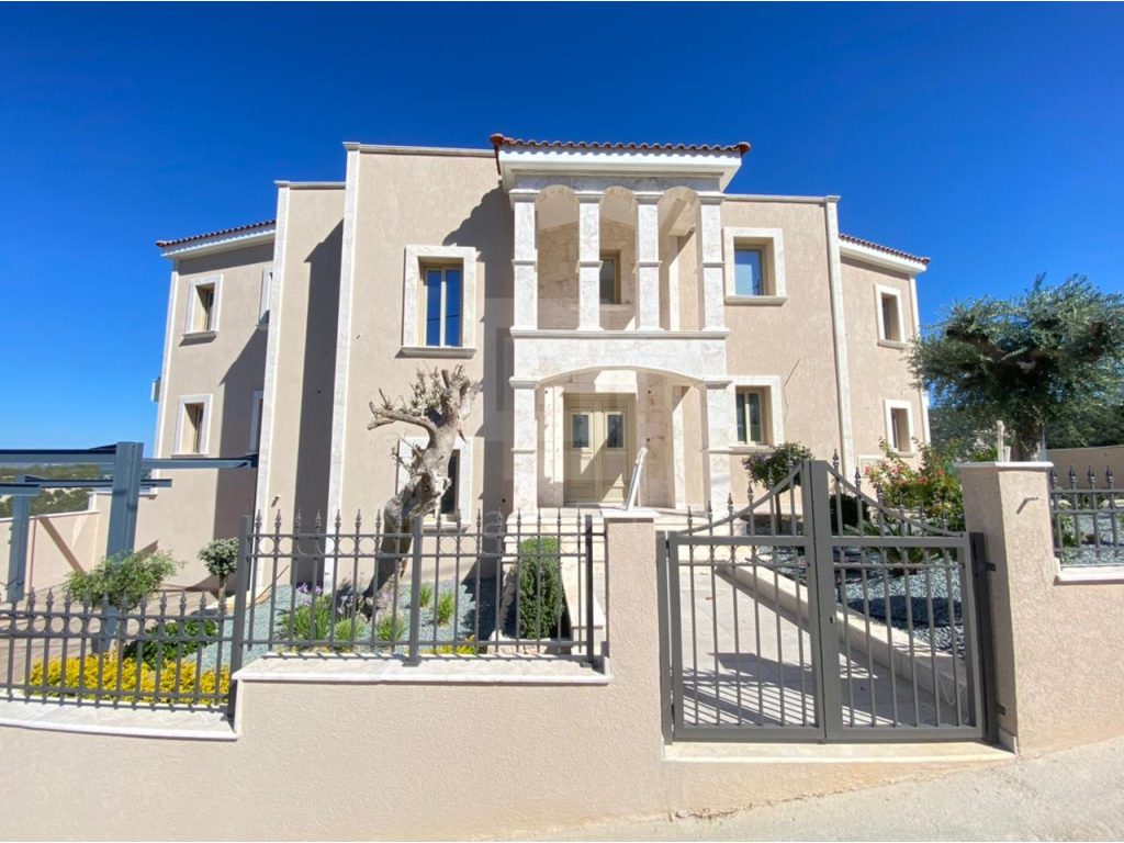 5 Bedroom House for Sale in Peyia, Paphos District