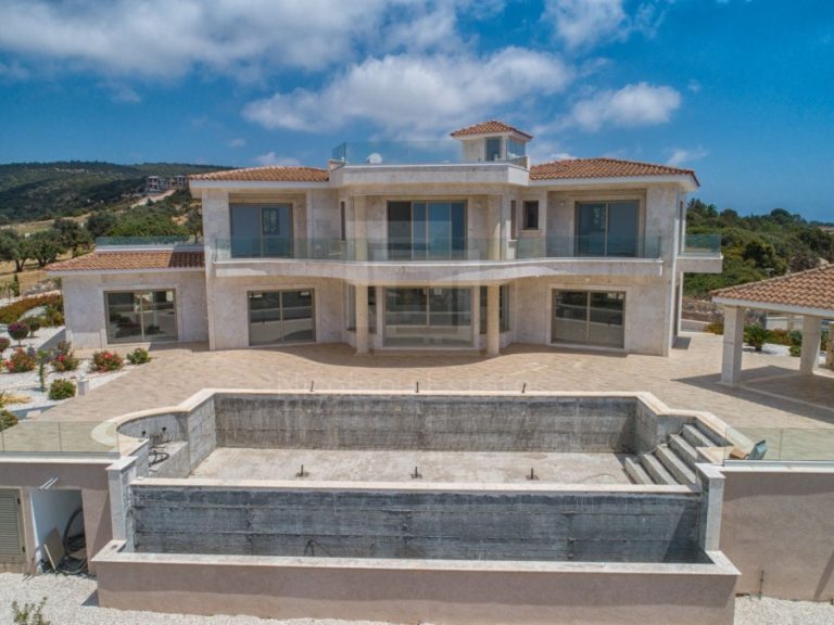 4 Bedroom House for Sale in Peyia, Paphos District