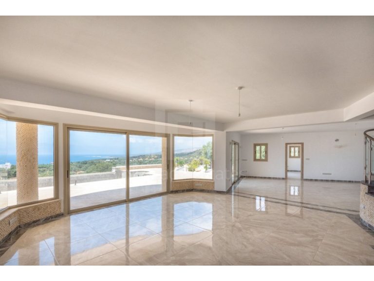 4 Bedroom House for Sale in Peyia, Paphos District