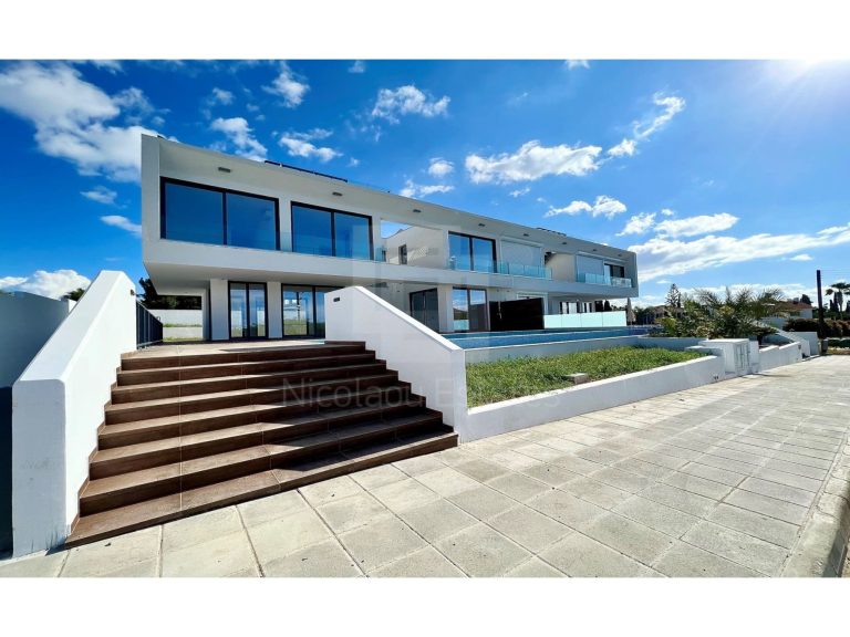 5 Bedroom House for Sale in Famagusta – Agia Napa