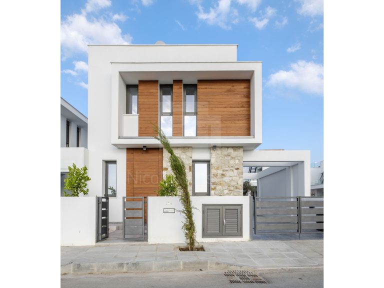 4 Bedroom House for Sale in Dromolaxia, Larnaca District