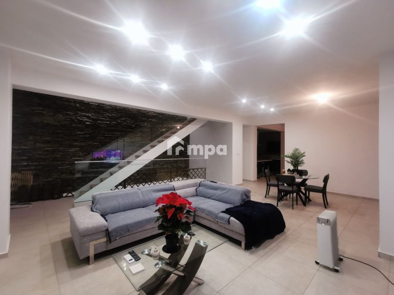 4 Bedroom House for Sale in Kallepeia, Nicosia District