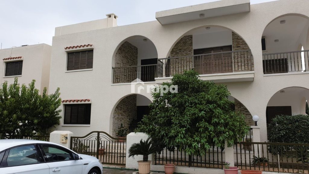 6+ Bedroom House for Sale in Larnaca District