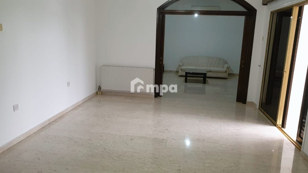 6+ Bedroom House for Sale in Larnaca District