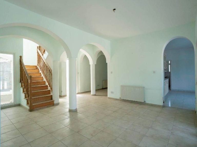 500m² Building for Sale in Agios Epifanios Oreinis, Nicosia District