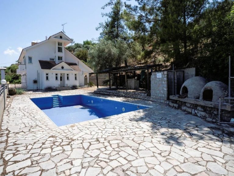 500m² Building for Sale in Agios Epifanios Oreinis, Nicosia District