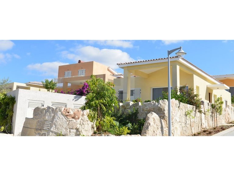 3 Bedroom House for Sale in Chlorakas, Paphos District