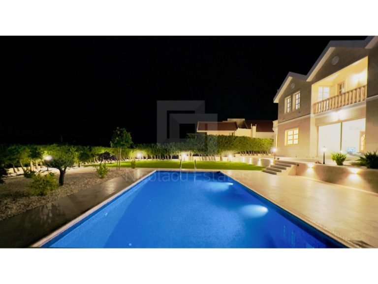 5 Bedroom House for Sale in Palodeia, Limassol District