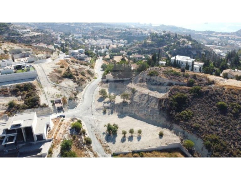 2,700m² Plot for Sale in Agios Tychonas, Limassol District