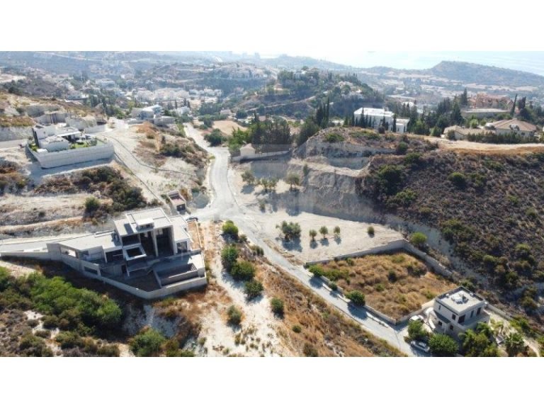 2,700m² Plot for Sale in Agios Tychonas, Limassol District