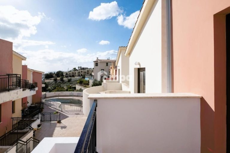 2 Bedroom House for Sale in Peyia, Paphos District