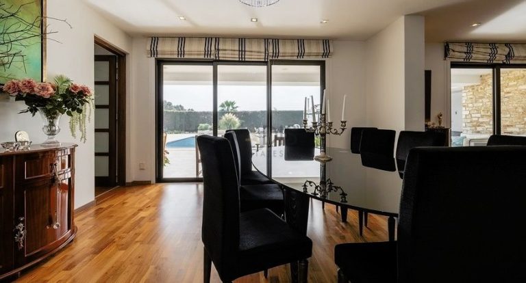6+ Bedroom Villa for Sale in Dromolaxia, Larnaca District