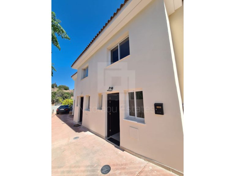 2 Bedroom House for Sale in Peyia, Paphos District