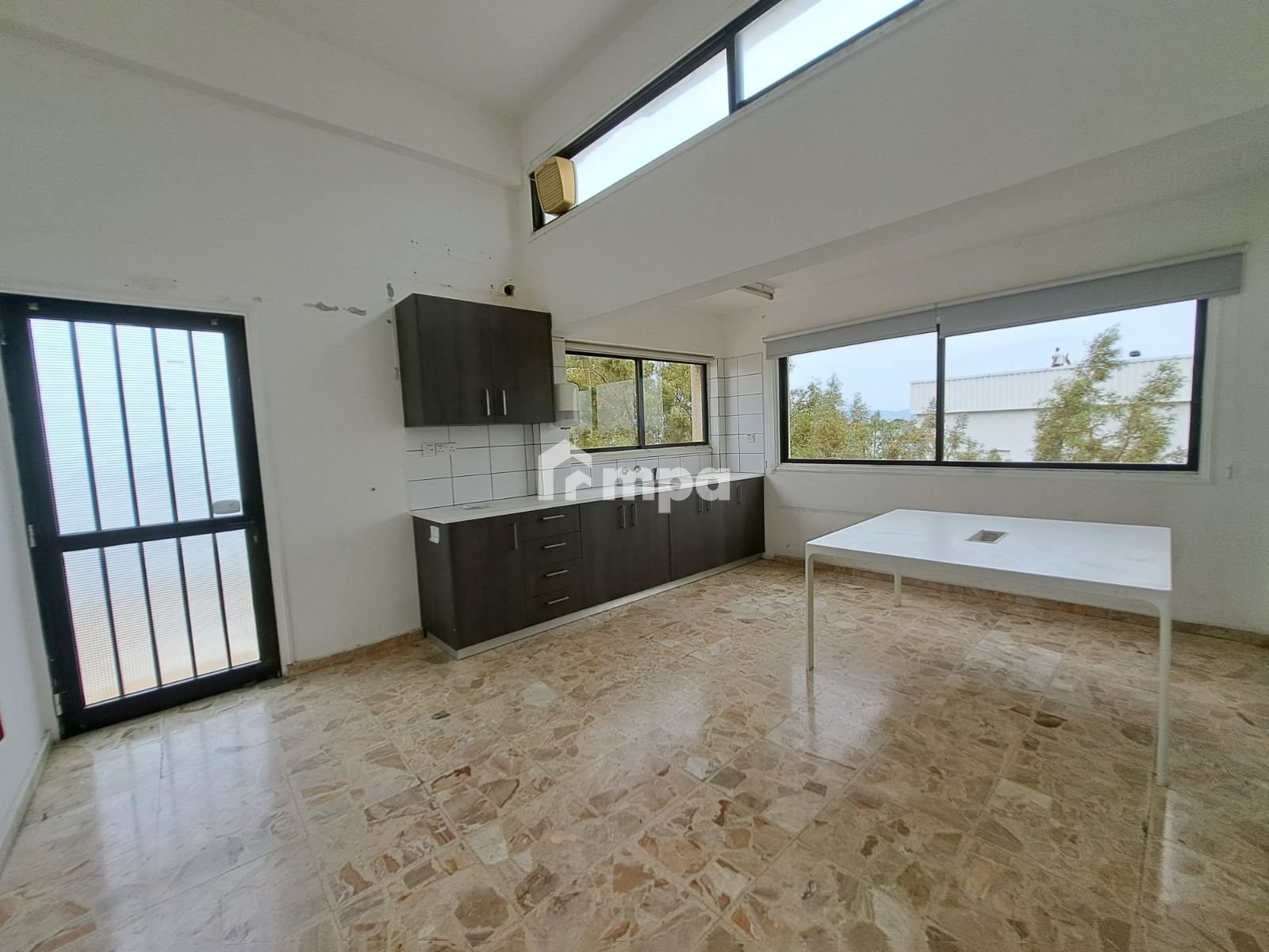 950m² Office for Rent in Latsia, Nicosia District
