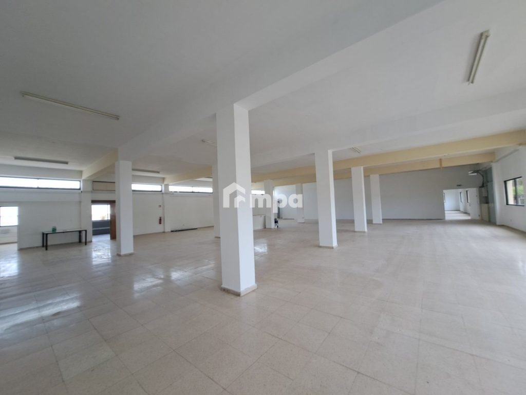 950m² Office for Rent in Latsia, Nicosia District