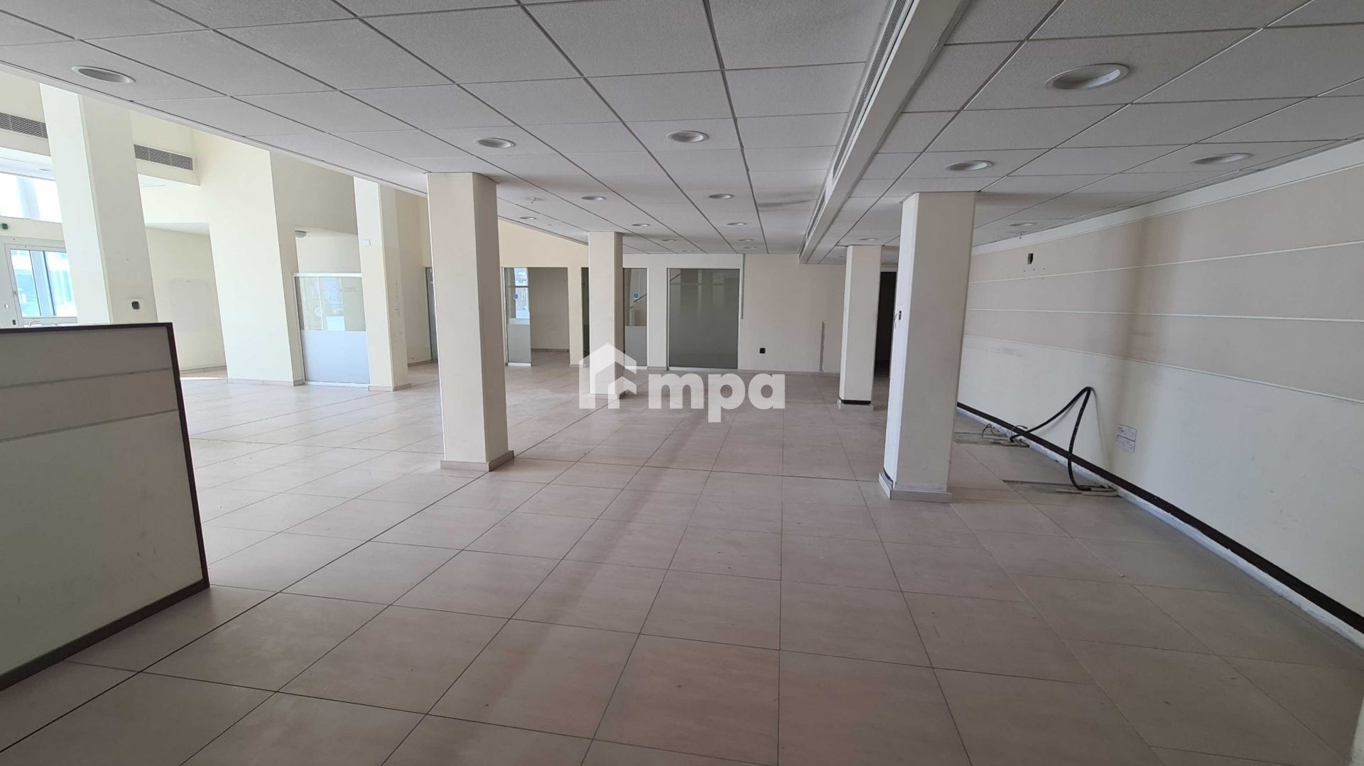 300m² Commercial for Rent in Lakatamia, Nicosia District