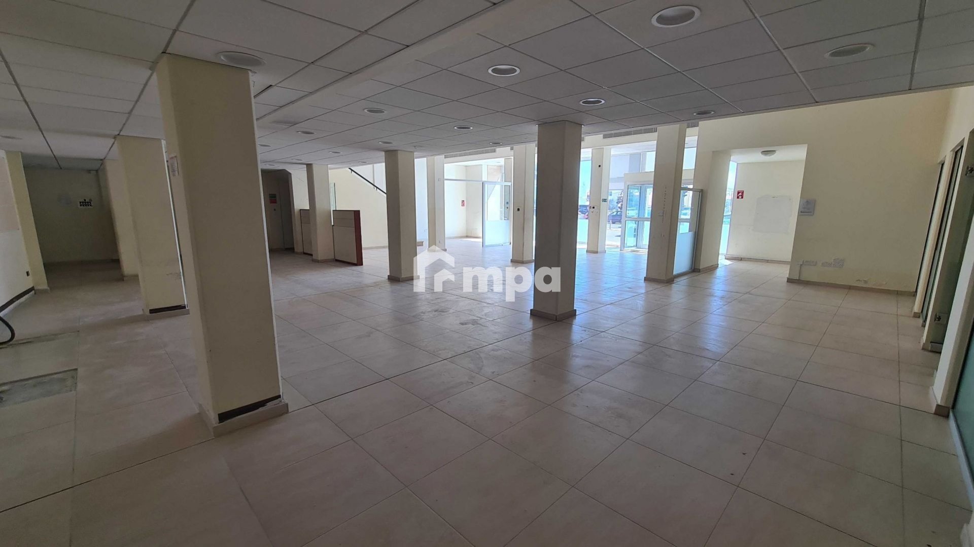 300m² Commercial for Rent in Lakatamia, Nicosia District