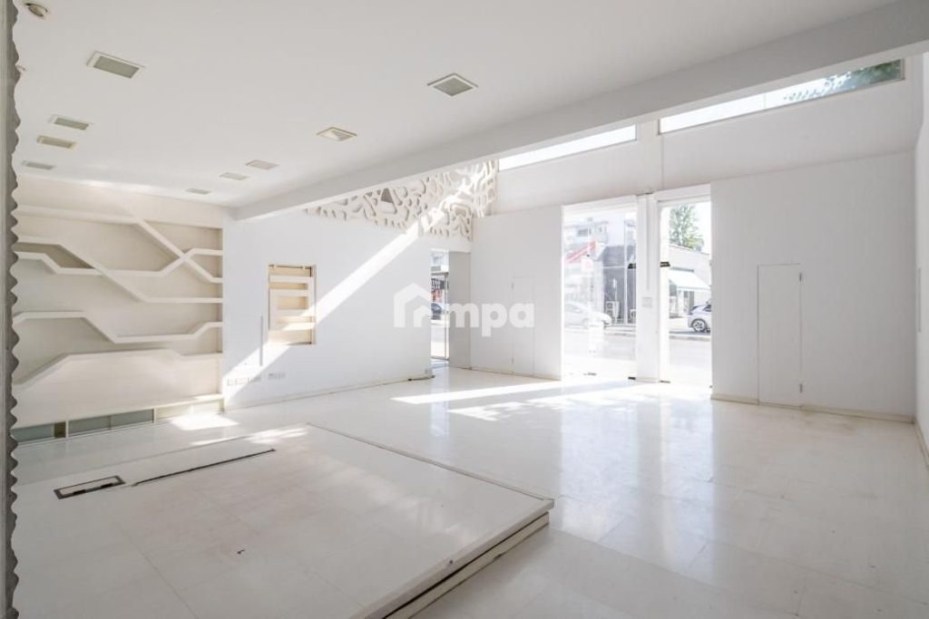 296m² Commercial for Rent in Agioi Omologites, Nicosia District