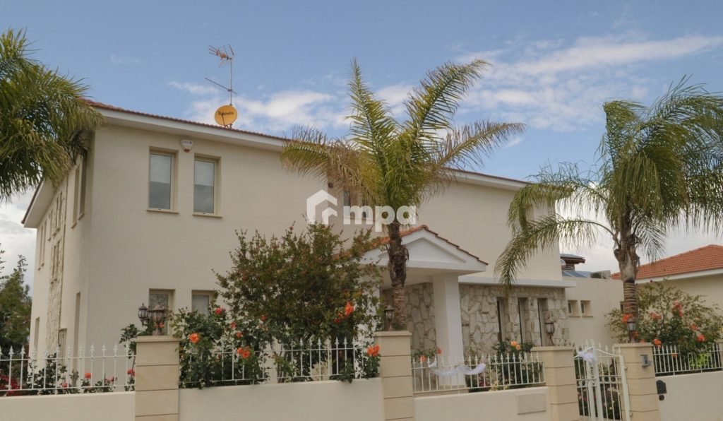 5 Bedroom House for Sale in Latsia, Nicosia District