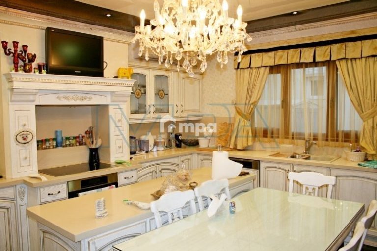 5 Bedroom House for Sale in Nicosia District