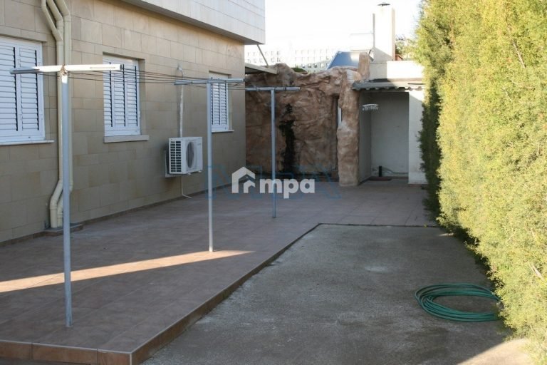 6+ Bedroom House for Sale in Agioi Trimithias, Nicosia District