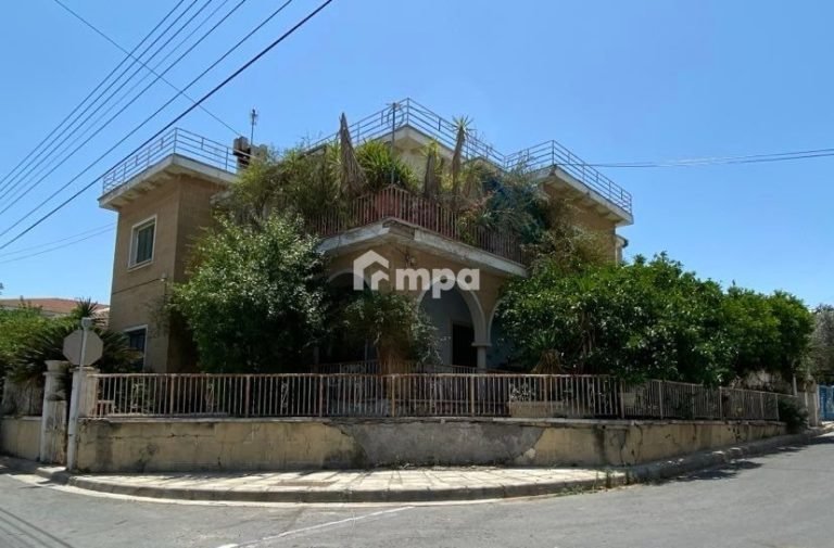 5 Bedroom House for Sale in Agios Dometios, Nicosia District