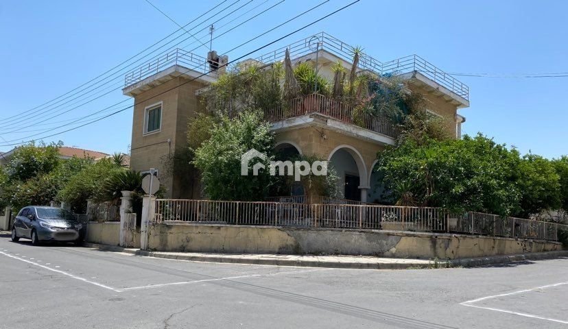 5 Bedroom House for Sale in Agios Dometios, Nicosia District
