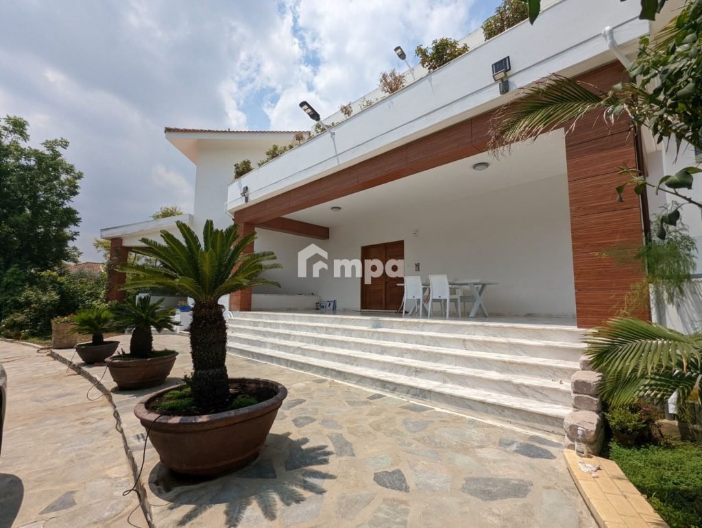 6+ Bedroom House for Sale in Nicosia District