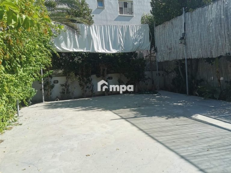 200m² Building for Sale in Aglantzia, Nicosia District